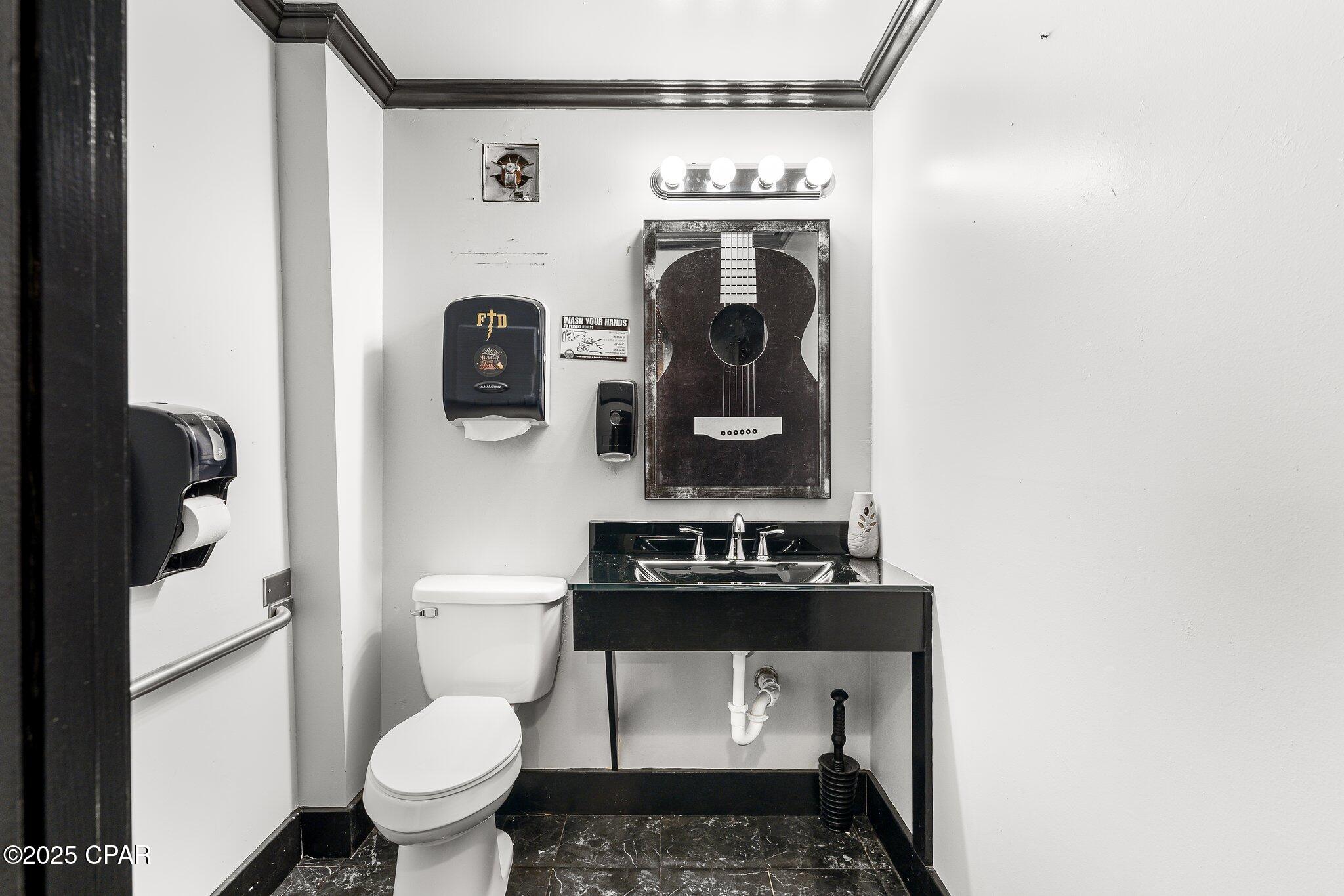 Gulf Coast Hwy - Commercial Sale