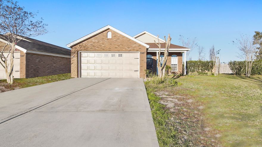 AMAZING OPPORTUNITY to rent a spacious 3 bedroom 2 bathroom home that's close to shopping on Hwy 77 and a short drive to Mosley High School. The kitchen features beautiful granite countertops with dark wood cabinets and stainless steel appliances. Master bath has a separate shower and tub with a very nice shelved closet. Out back, there's a screened in patio with a good sized yard that is completely fenced in! CALL (850) 890-7211 to schedule a showing TODAY!