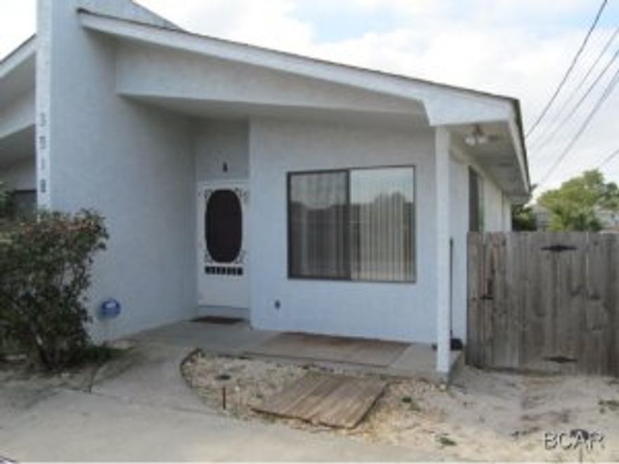 Nice 1BR 1BA unit with washer/dryer hookup, open patio and fenced backyard. Located a short walk to the beach. No Pets!