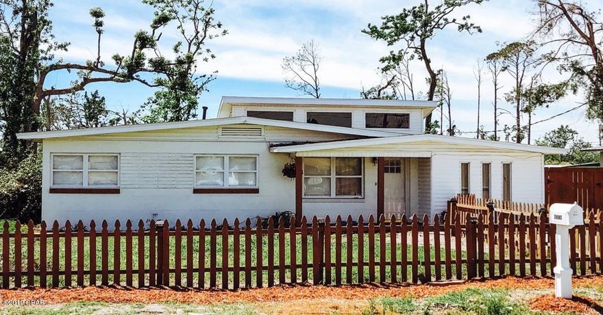 This spacious 3 Bedroom, 1 Bath St. Andrews home is a must see! Along with a new roof, this home has been recently updated and is move in ready. The home features a den that could be converted in to a forth bedroom and has plenty of room for a second bathroom to be added if desired. The kitchen features new cabinets and countertops along with matching Stainless Steel appliances. The large 20x24 family room is the perfect space for entertaining and leads to the back yard where you'll find plenty of space to sit on the deck, enjoy the outdoors or pick fresh Grapefruit and Oranges. This beautiful home wont last long, so call a Realtor today to schedule your private showing!



If important, please verify measurements.