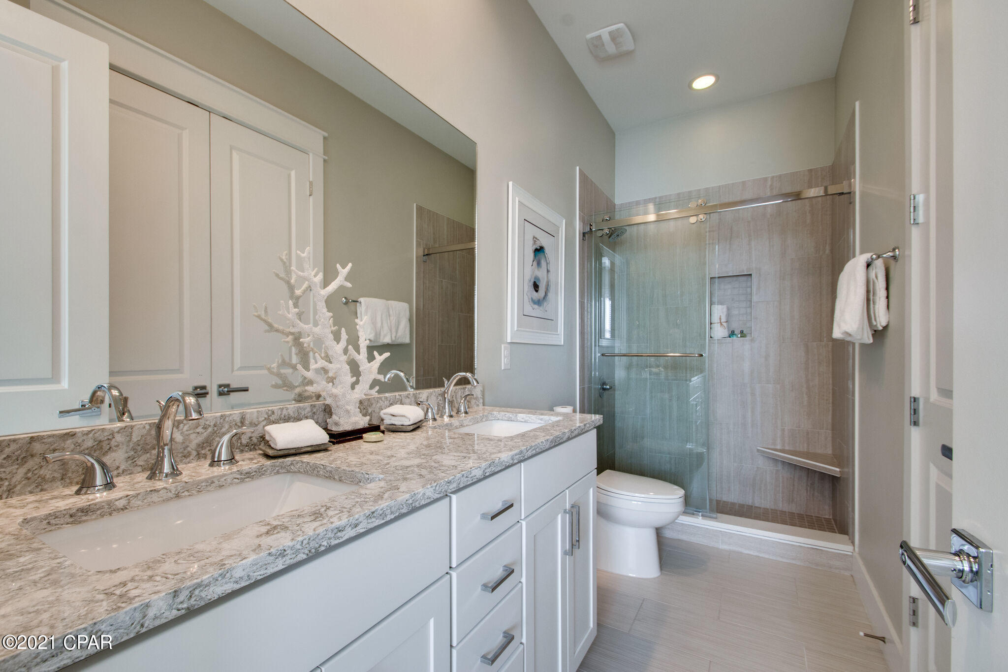 Lagoon Manor - Residential