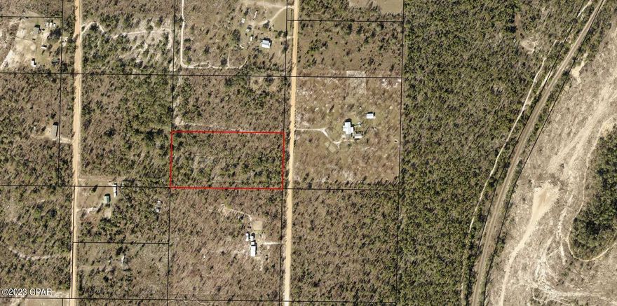 Unrestricted 5 acre parcel in Fountain. Not far off HWY 231 for that easy commute to Panama City or north to Dothan. No deed restrictions so mobile homes are allowed. No HOA to deal with. Escape the hustle and bustle of the city and come home to the country.
