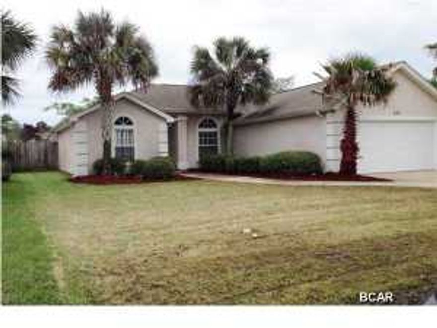 Nice home in a charming neighborhood. Three bedrooms, two bath home located in Hidden Pines. Open floor plan with gas fireplace in living room. Large kitchen with lots of cabinets and workspace. Split floor plan with master bedroom having walk-in closet. Nice screened in porch. *** This property is eligible under the Freddie Mac First Look Initiative through 05/26/2014. During the first 20 days a home is listed for sale in the MLS, only offers from owner-occupants (primary residence), second home buyers and public entities or their designated partners will be considered. Offers from investor purchasers will be accepted after 05/26/2014.*** Seller is offering a home warranty credit up to $500 for owner occupant offers (primary or secondary home) . The buyer must identify and select