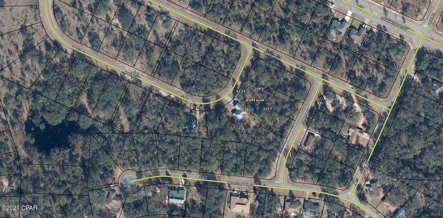 Nice level lot in Sunny Hills Subdivision, this lots is very close to the entrance and still very private, This lot was hand picked by the seller for a building lot and is waiting for your dream home, Enjoy the golf course and lakes in Sunny Hills and the closeness to the Beaches of Panama City Florida.