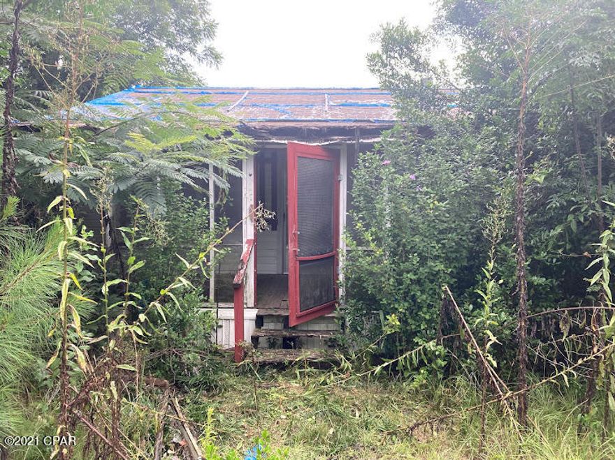 Investment opportunity!!

Large lot, 2 beds 1 bath home with a well and septic system. Paved road in a quiet area.

This will make for a great flip project! Save the hard pine floors or create a whole new feel for the home!!