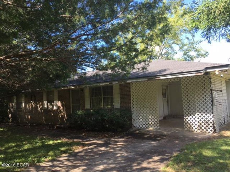 3BR/1.5B brick home located on 13.5 acres just south of Blountstown. Property needs a little TLC, but this home is perfect for someone looking to be out in the country with lots of property. Priced to sell. Call today to schedule showing.