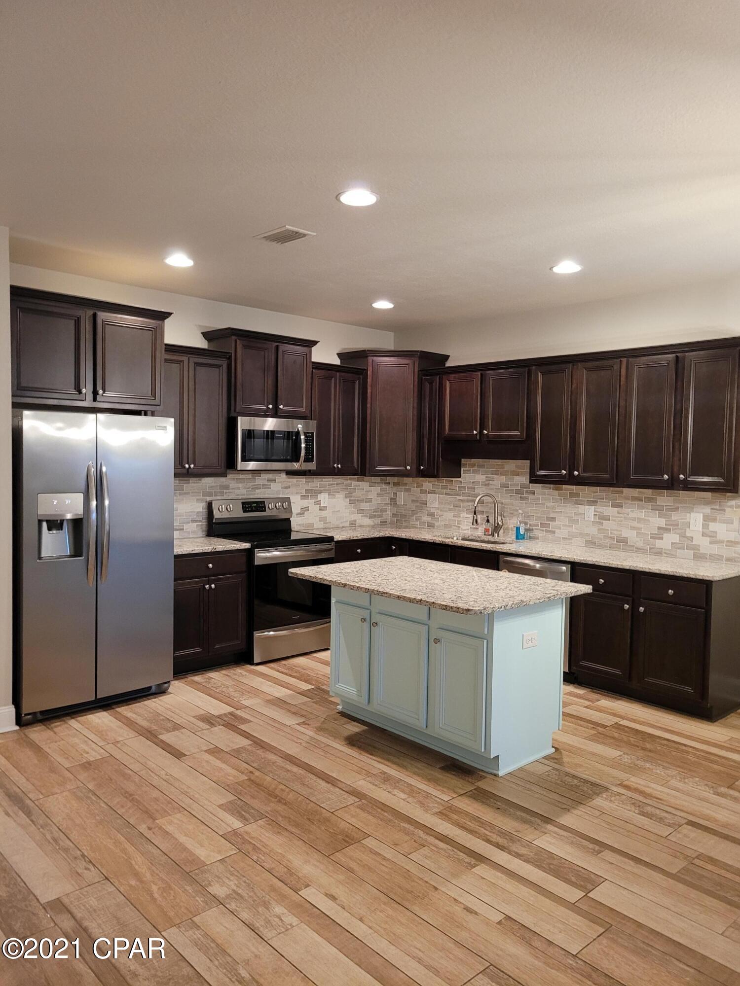 Village Of Mill Bayou/Shoreline Village Ph 1A - Residential Lease