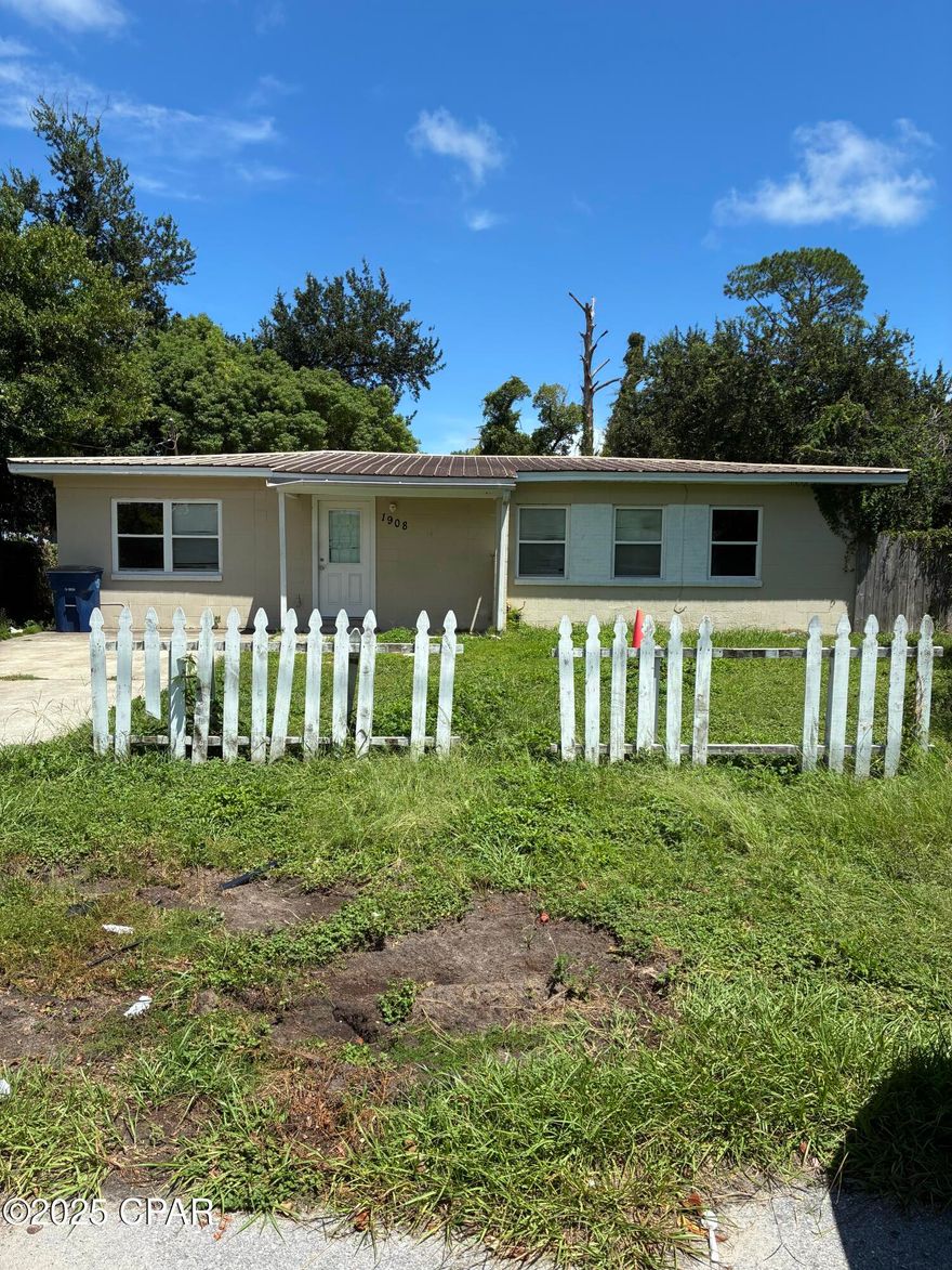 GOOD BONES IN GOOD SHAPE. LARGE BACKYARD. INTERIOR PAINTED IN THE LAST 6 MONTHS