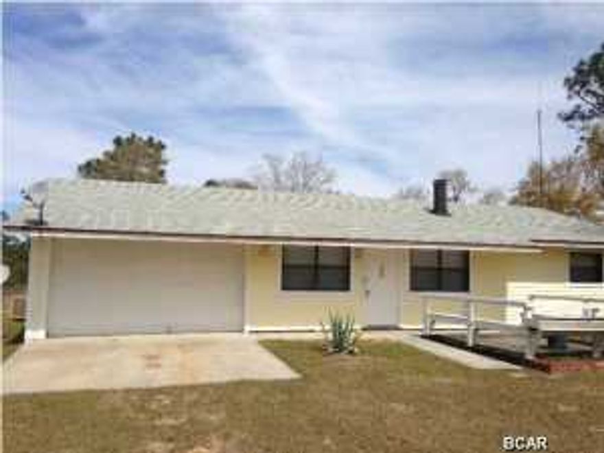 COUNTRY LIVING... HOME SITTING ON 5 ACRES, VINYL SIDING WITH 1 CAR GARAGE. HOME HAS NICE FIREPLACE WITH LVINGROOM OPEN TO KITCHEN/DINING AREA. 2 BEDROOM 1 BATH. COVERED BACK PATIO. OUTSIDE STORAGE AREA.