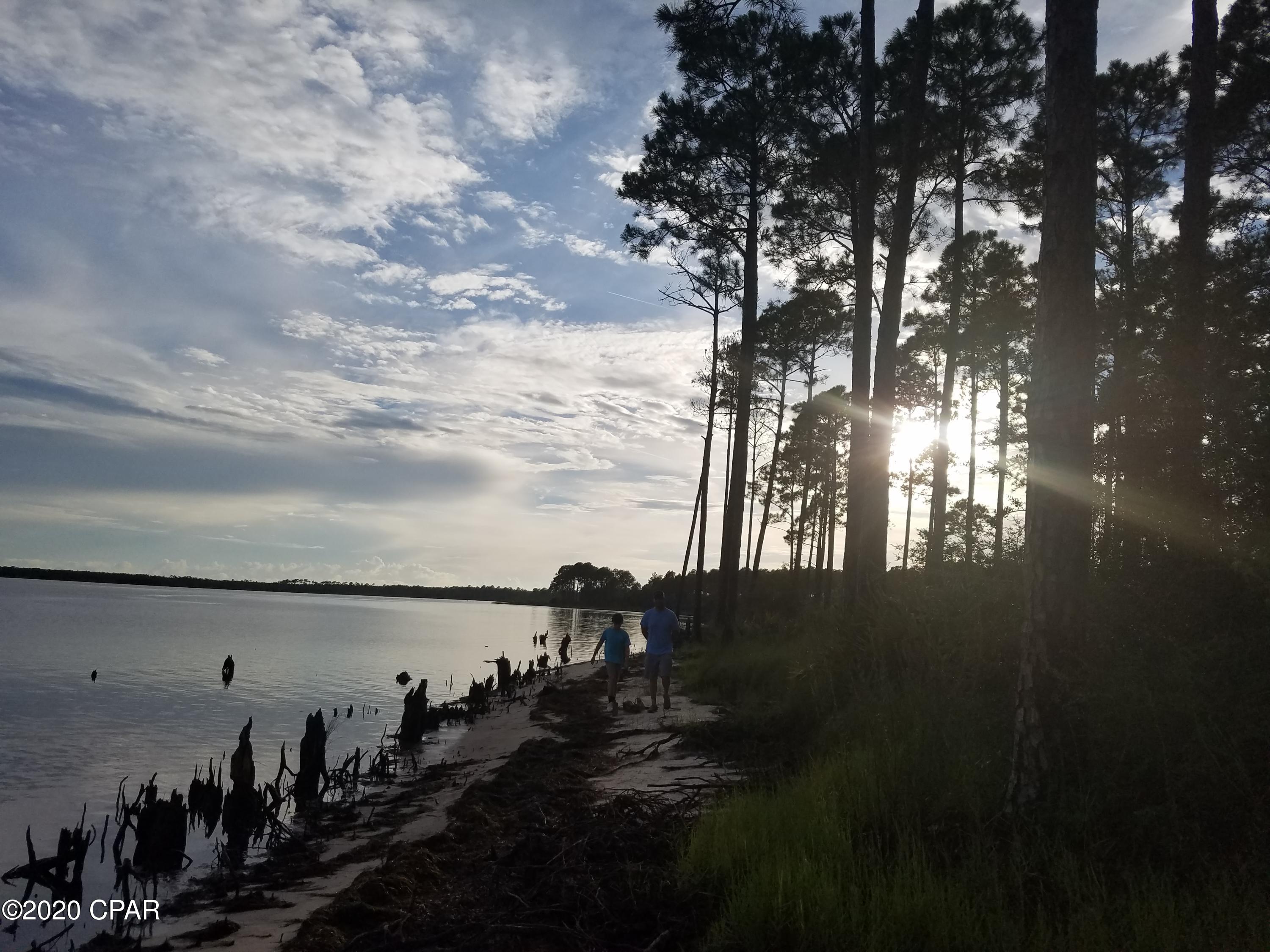 Rivercamps On Crooked Creek - Land