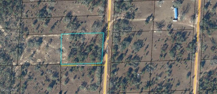 Nice lot in Compass Lake Highlands to build your home or put a mobile home on. Compass Lake offers lakes for fishing, boating, and swimming. There is no HOA fee, a $135 non mandatory fee will allow you access to the many amenities it has. Only 30 minutes to Panama City and 45 minutes to the airport.