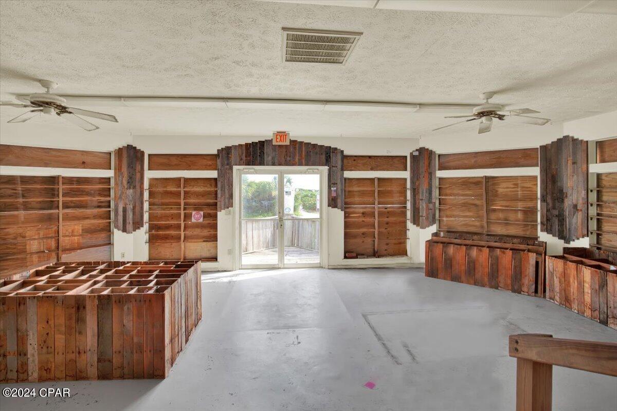 [No Recorded Subdiv] - Commercial Sale