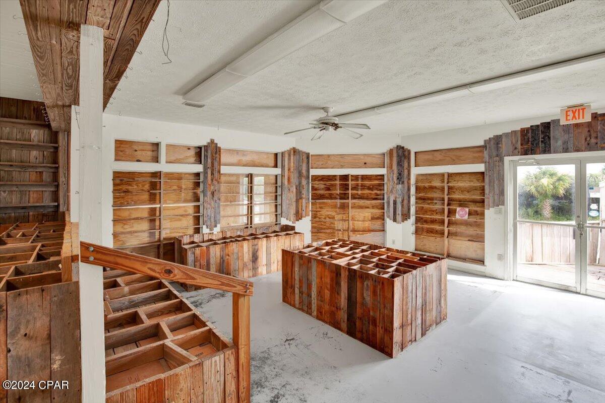 [No Recorded Subdiv] - Commercial Sale