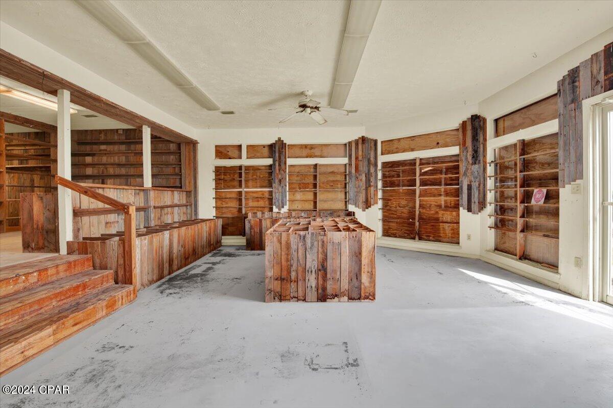 [No Recorded Subdiv] - Commercial Sale