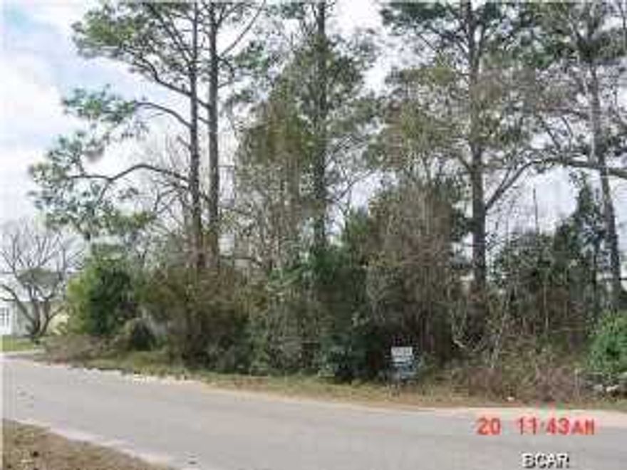 Residential lot in Lovely Laguna Beach! Located 1.5 Blocks from the sugar white sands of the Gulf.