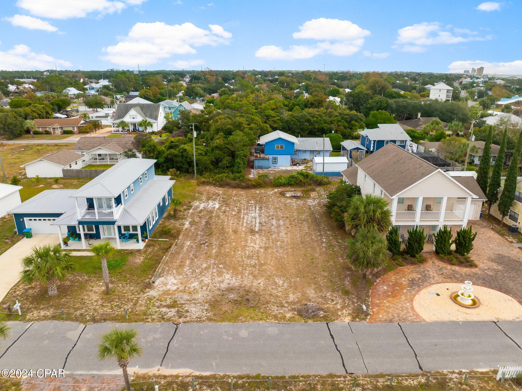 Santa Monica Beach - Land