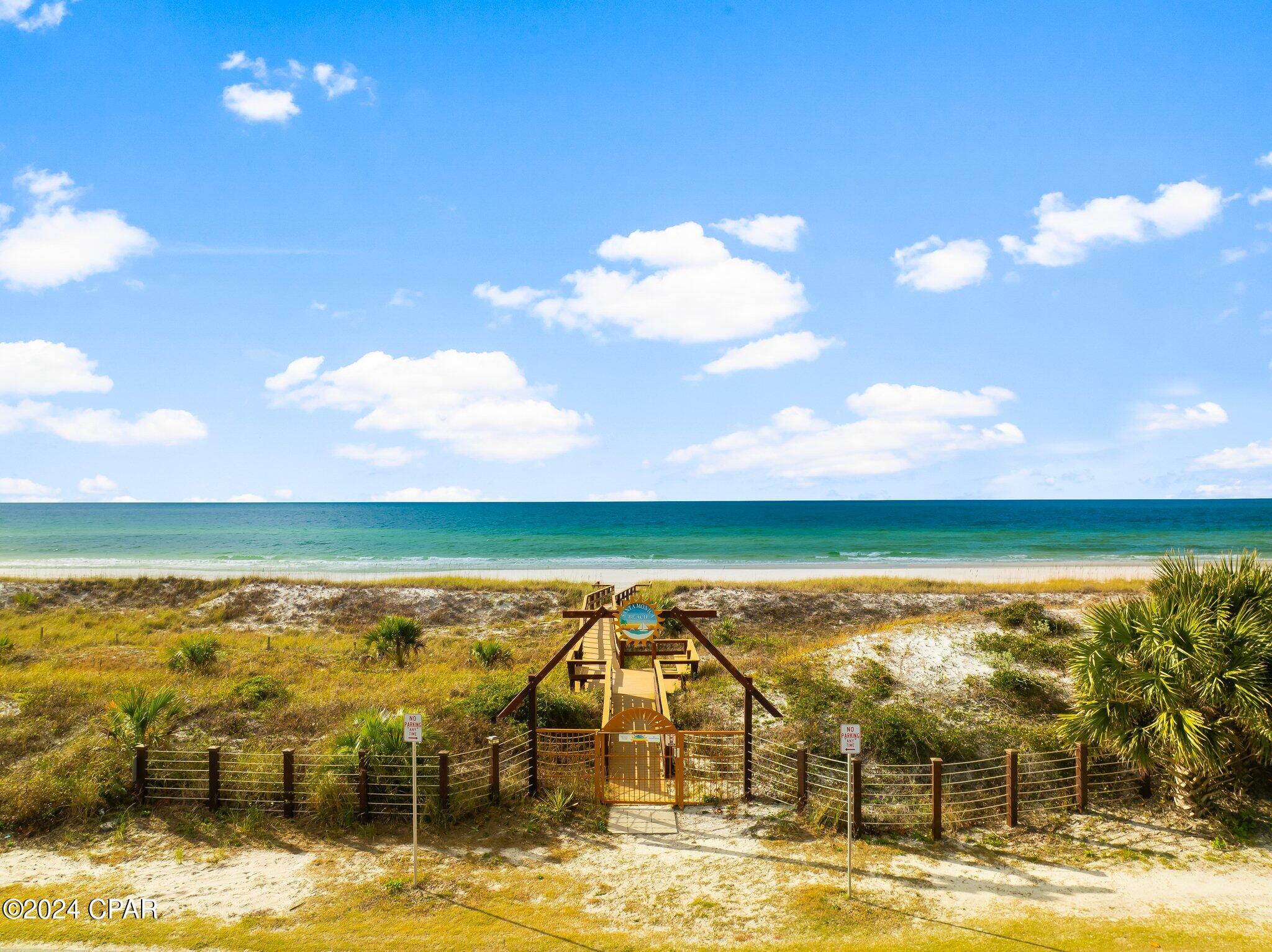 Santa Monica Beach - Land