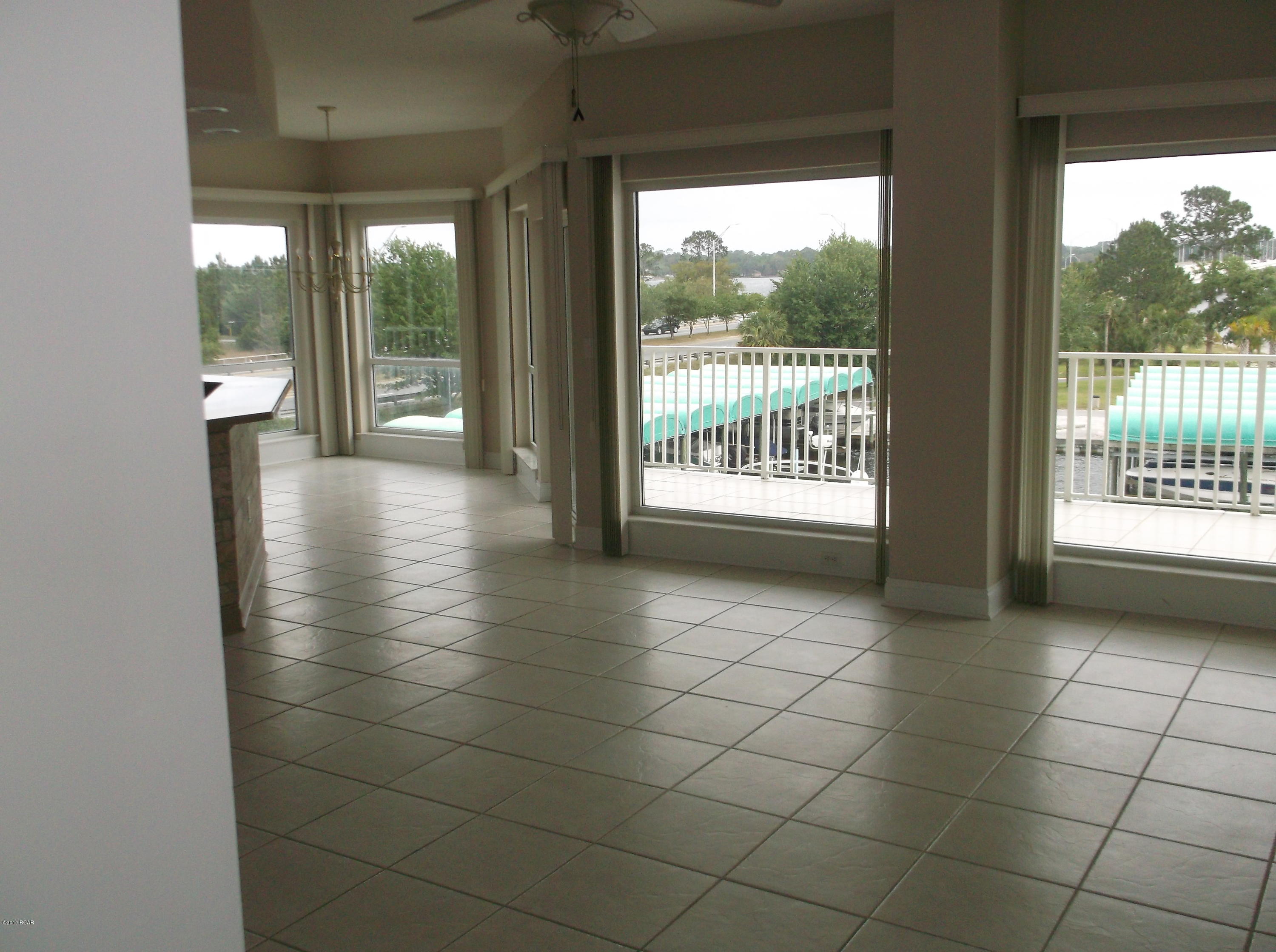 Marina Bay Condo - Residential