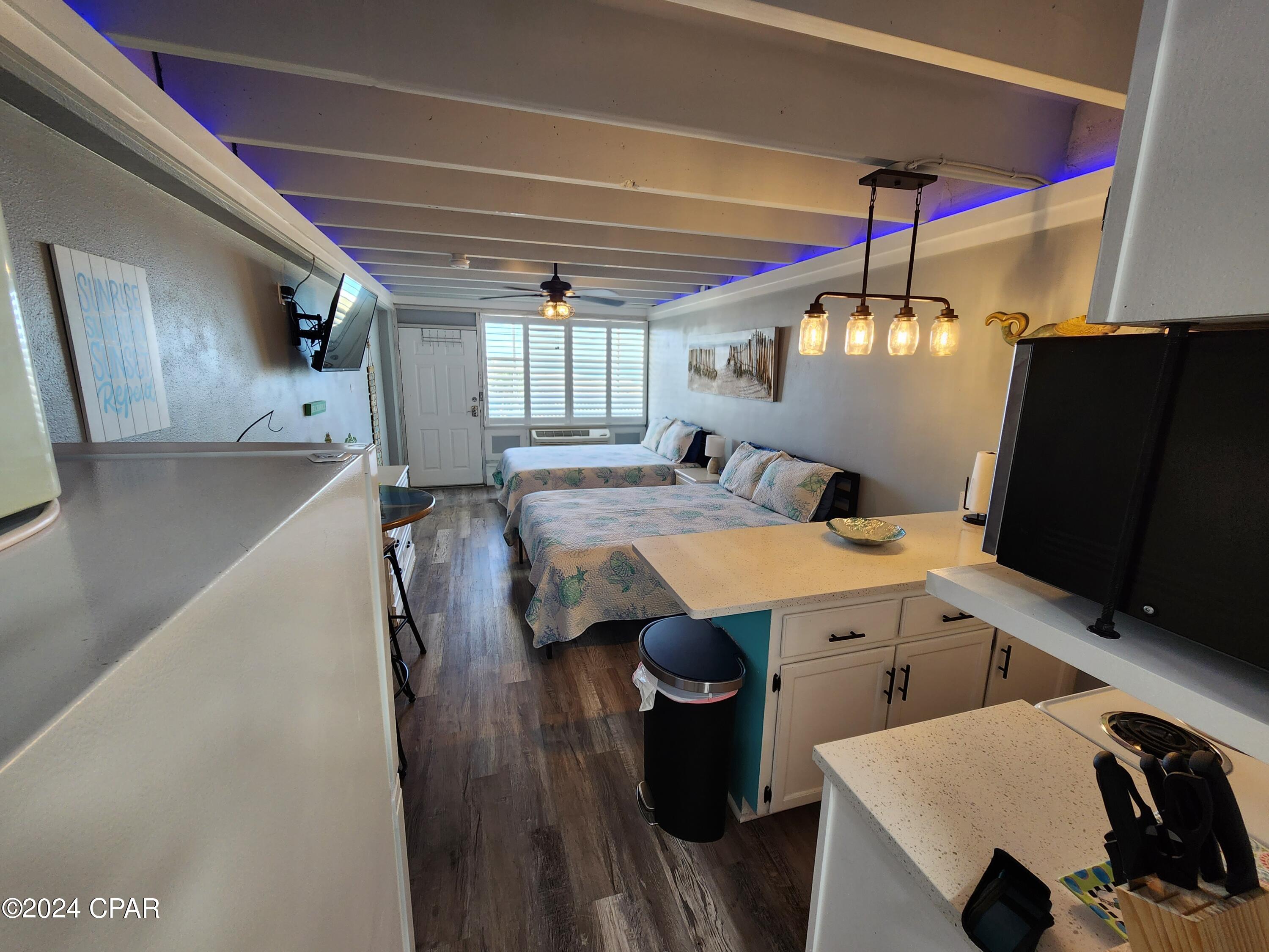 Fontainebleau Terrace - Residential