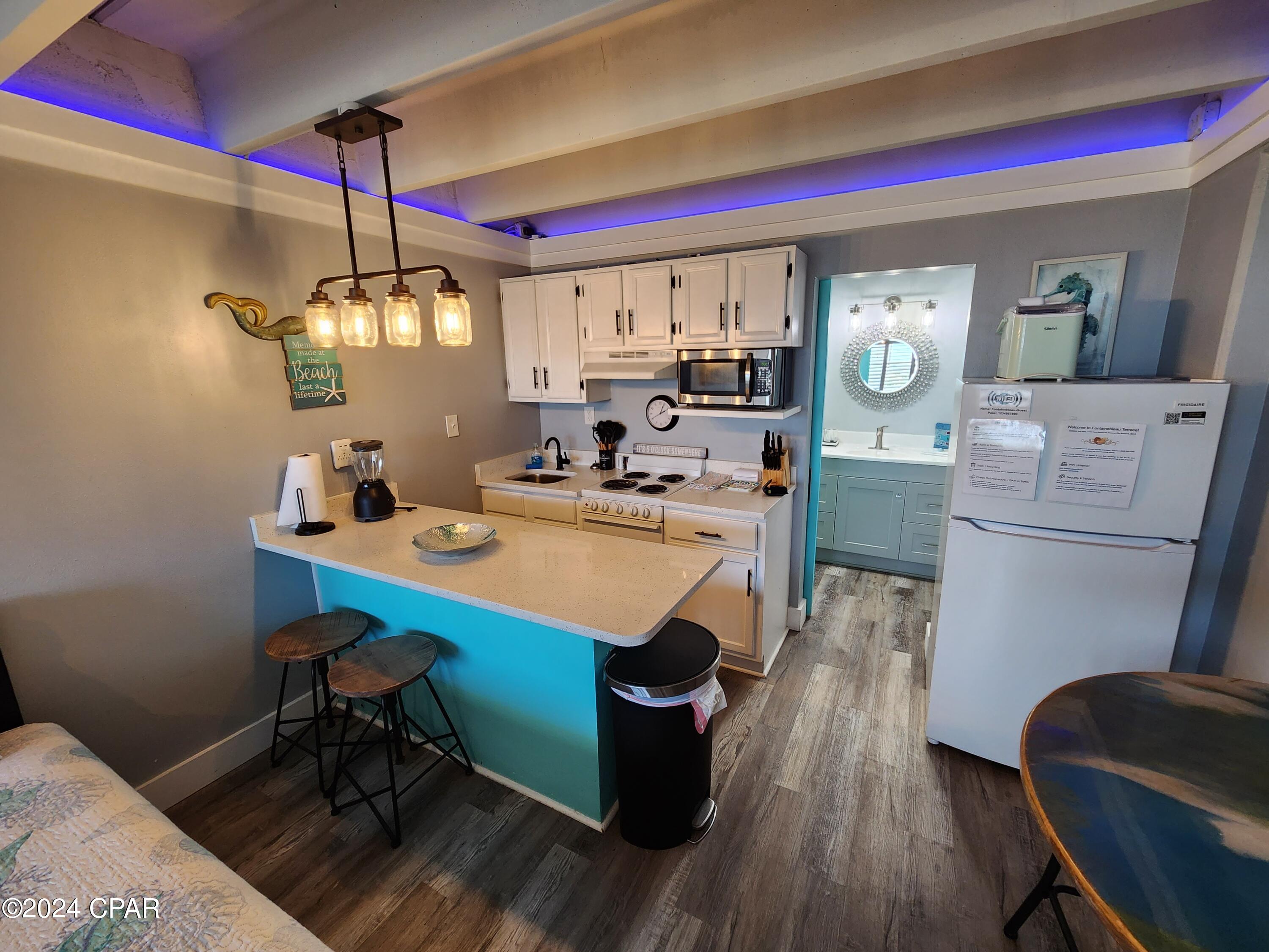 Fontainebleau Terrace - Residential