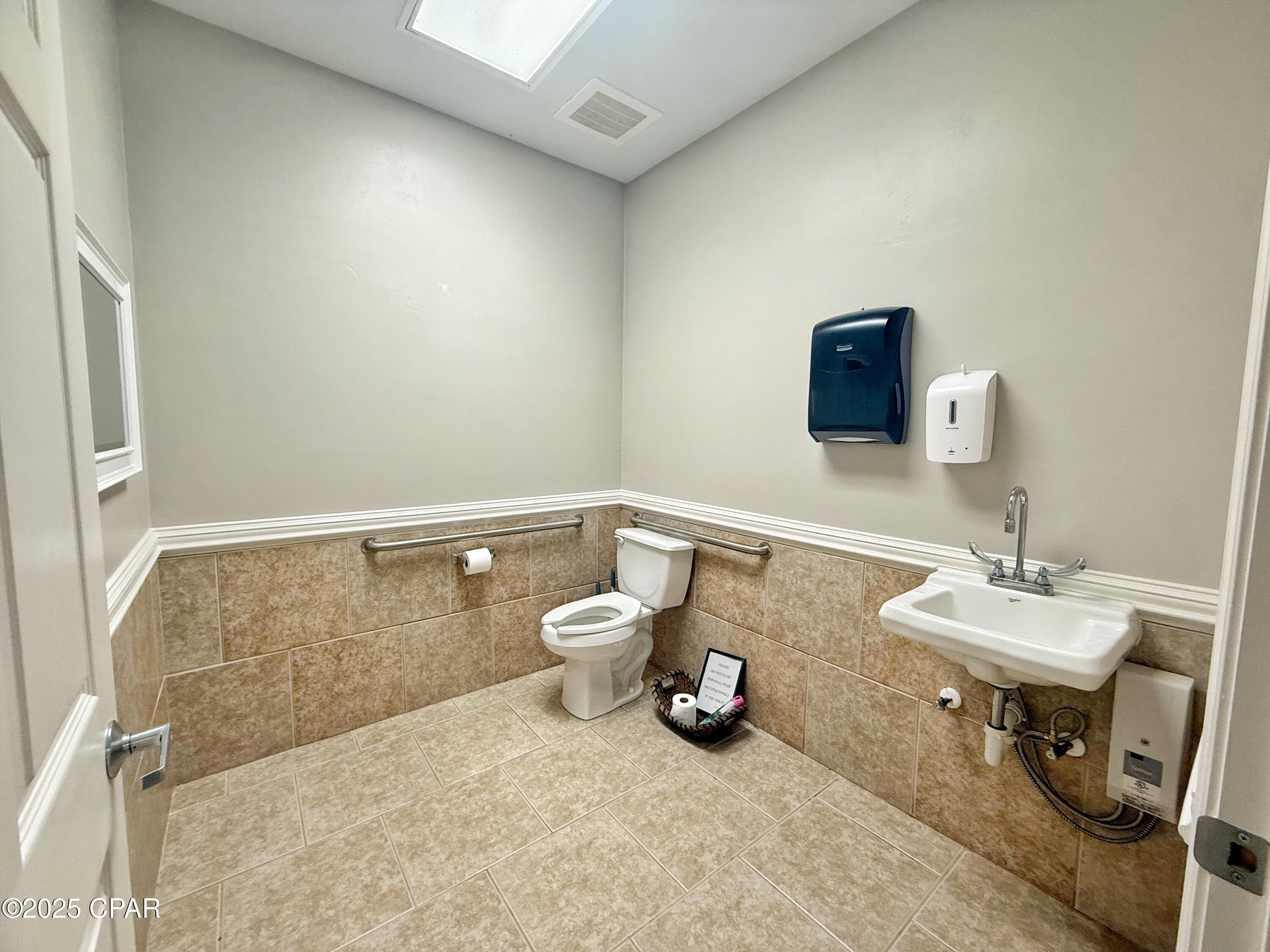 [No Recorded Subdiv] - Commercial Sale