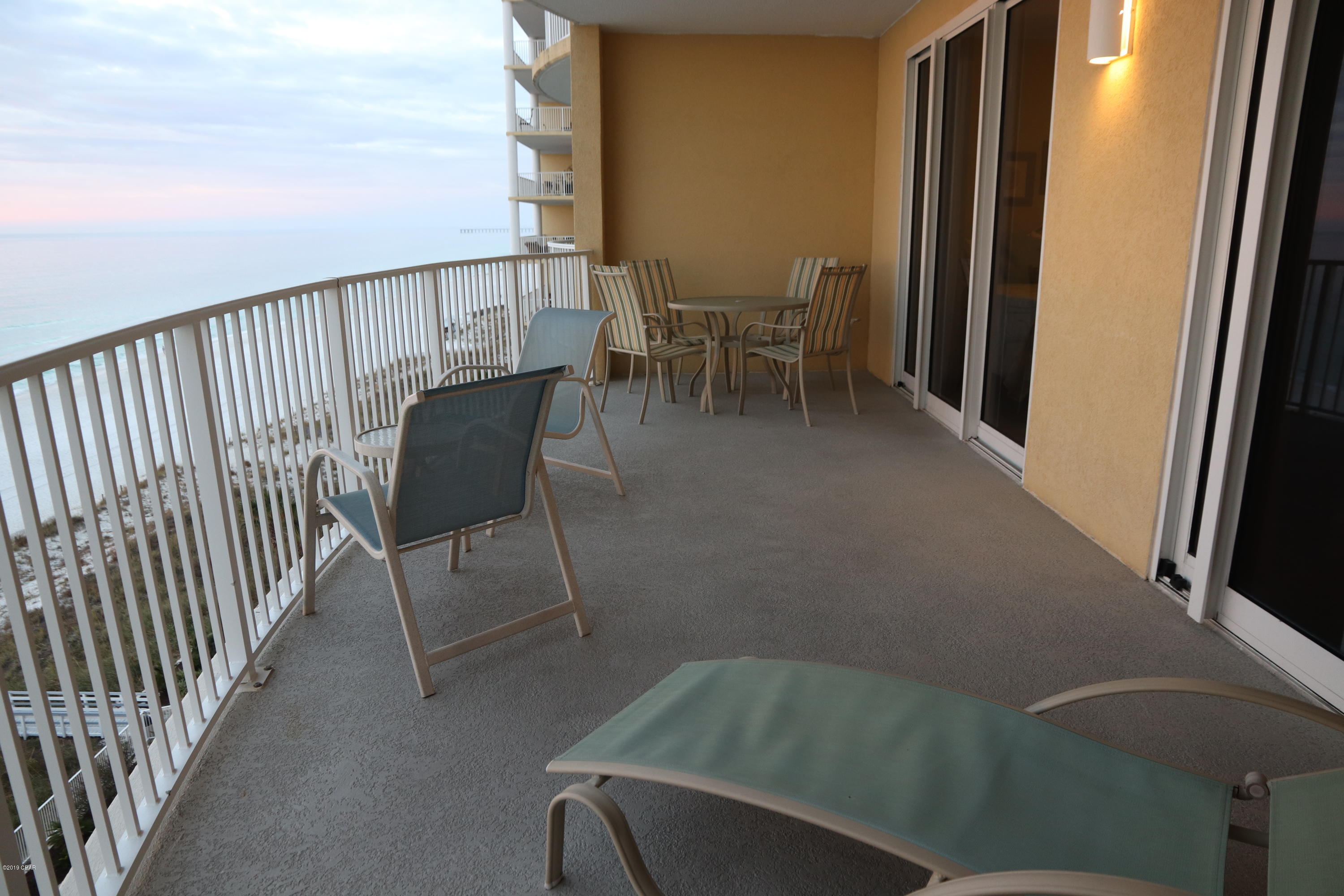 Twin Palms Resort - Residential