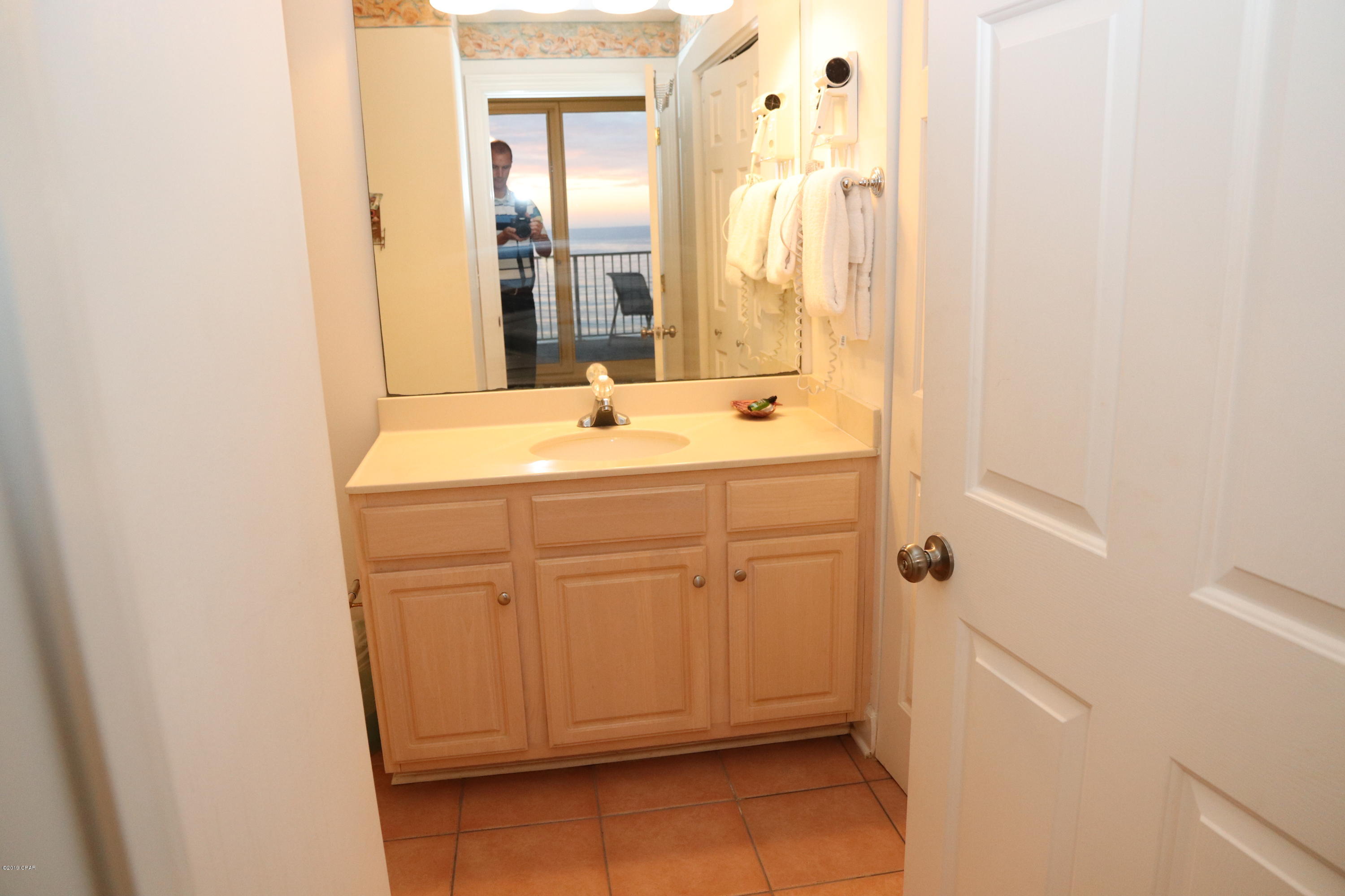 Twin Palms Resort - Residential