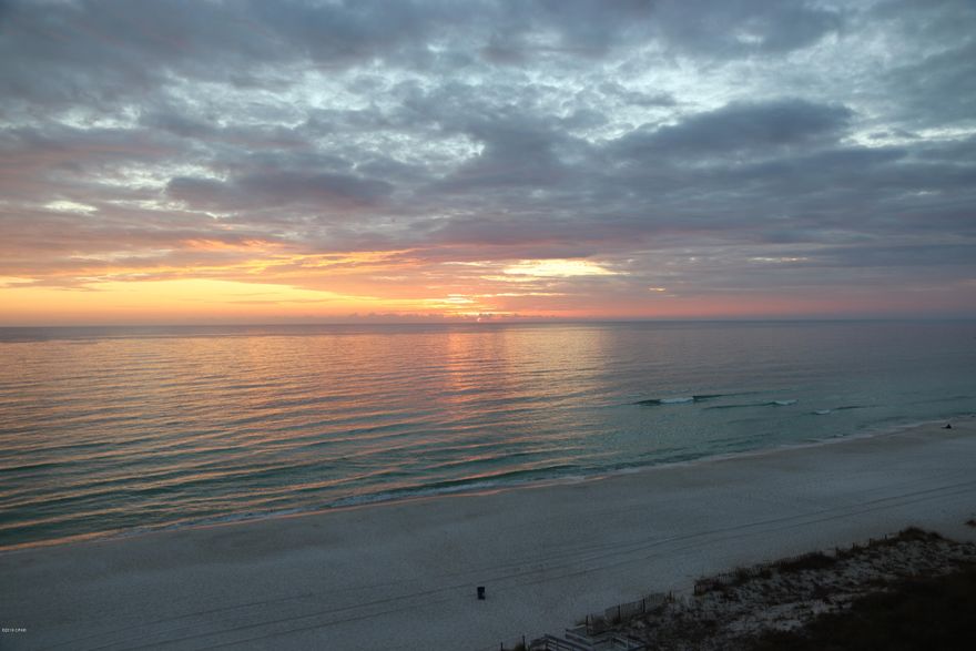 CURRENTLY UNDER CONTRACT, SELLER ACCEPTING BACKUP OFFERS.   EVERYONE LOVES THE ROUNDED BALCONIES AT TWIN PALMS.  This condo is on the Perfect floor height!  7th floor is high enough to get great views but low enough for any buyers afraid of heights.  Floors are stained concrete, very easy to add tile or laminate without removal costs.