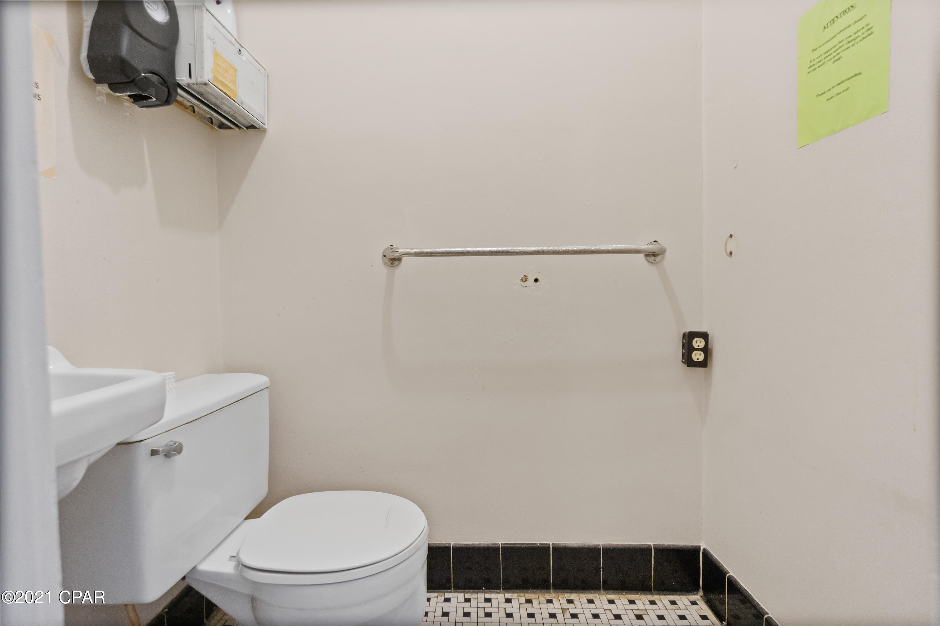 [No Recorded Subdiv] - Commercial Sale