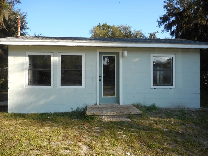 Single story home located close to schools, shopping, dining, and TAFB. Laminate flooring throughout home.



All measurements are approximate