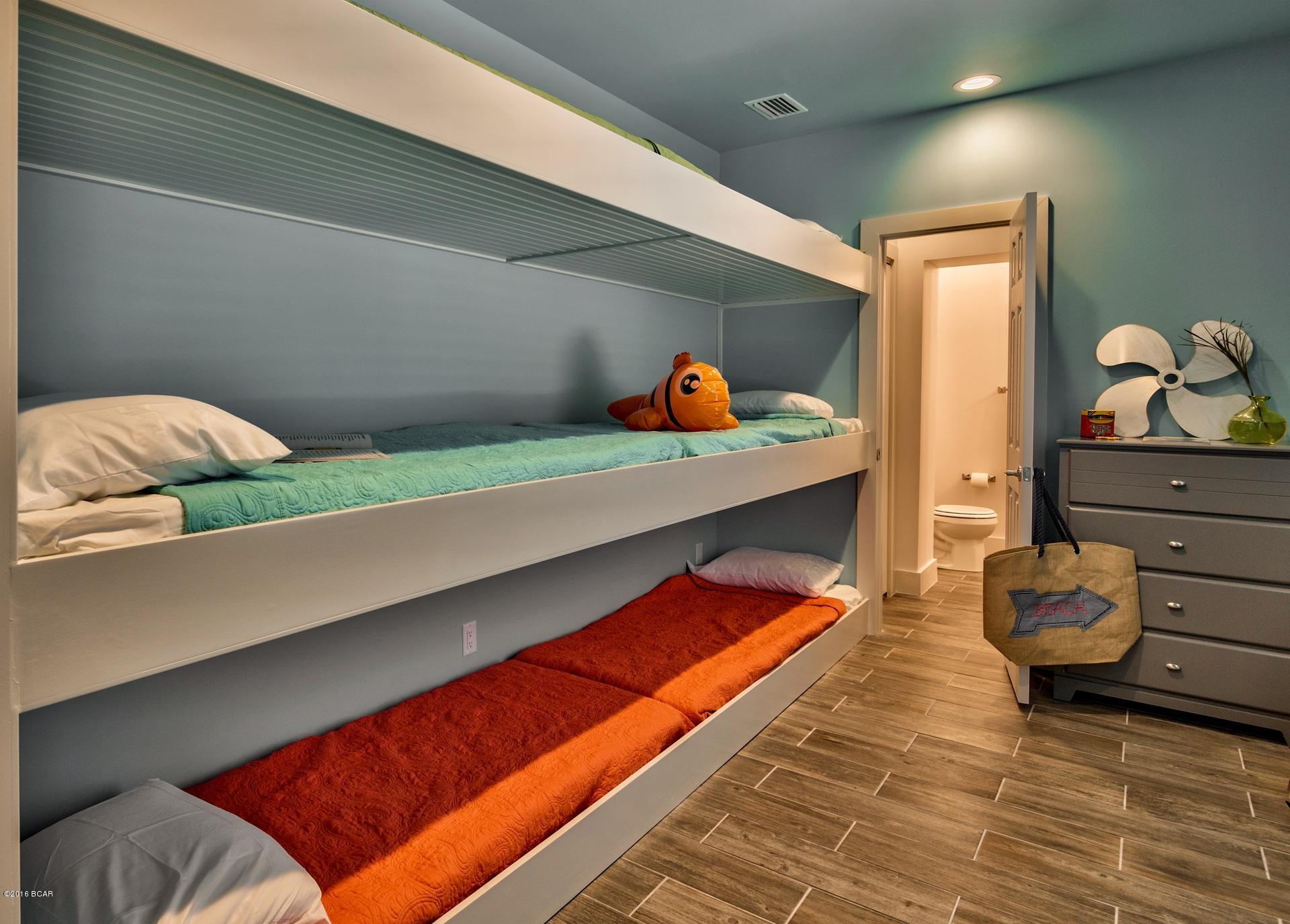 Santa Monica Beach - Residential