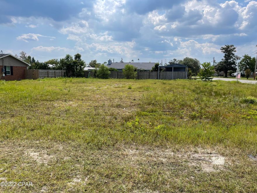 Check out this fantastic building site in Forest Shores neighborhood.  Great location on a quiet street for you and your family.  Call today to start your dream home plans.