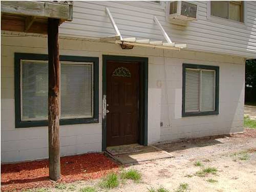 Very nice home with open floor plan, ceramic tile and carpet, split bedroom plan, and centrally located to schools and shopping. Water, sewer, and garbage included.