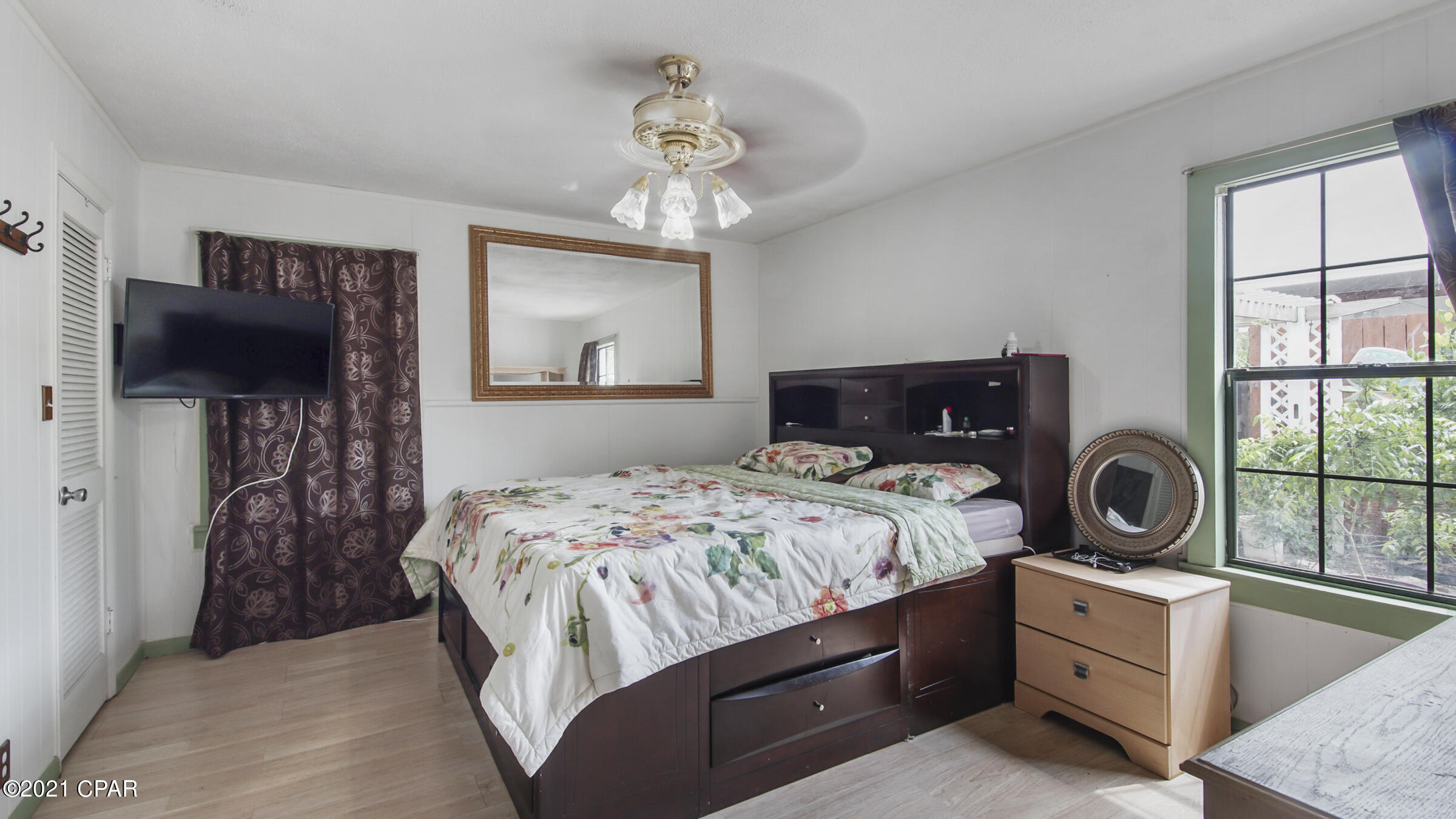 Hutchison's 1st To Bahama Bch - Residential