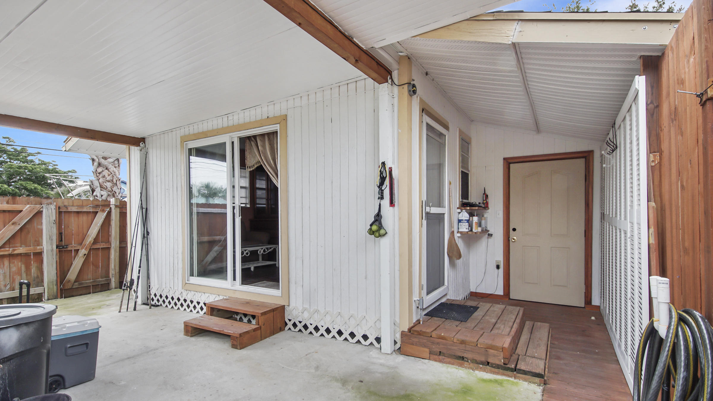 Hutchison's 1st To Bahama Bch - Residential