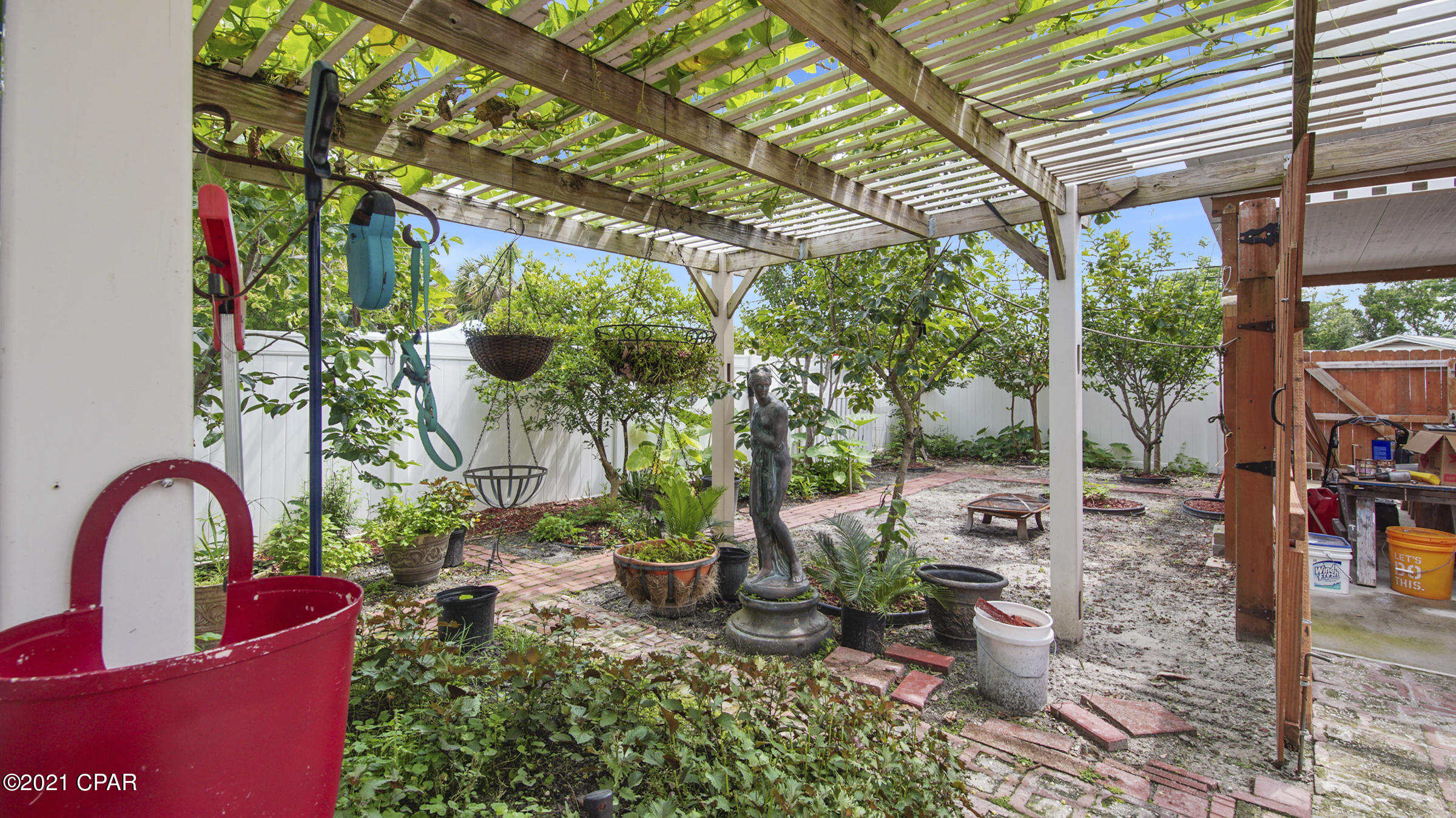 Hutchison's 1st To Bahama Bch - Residential