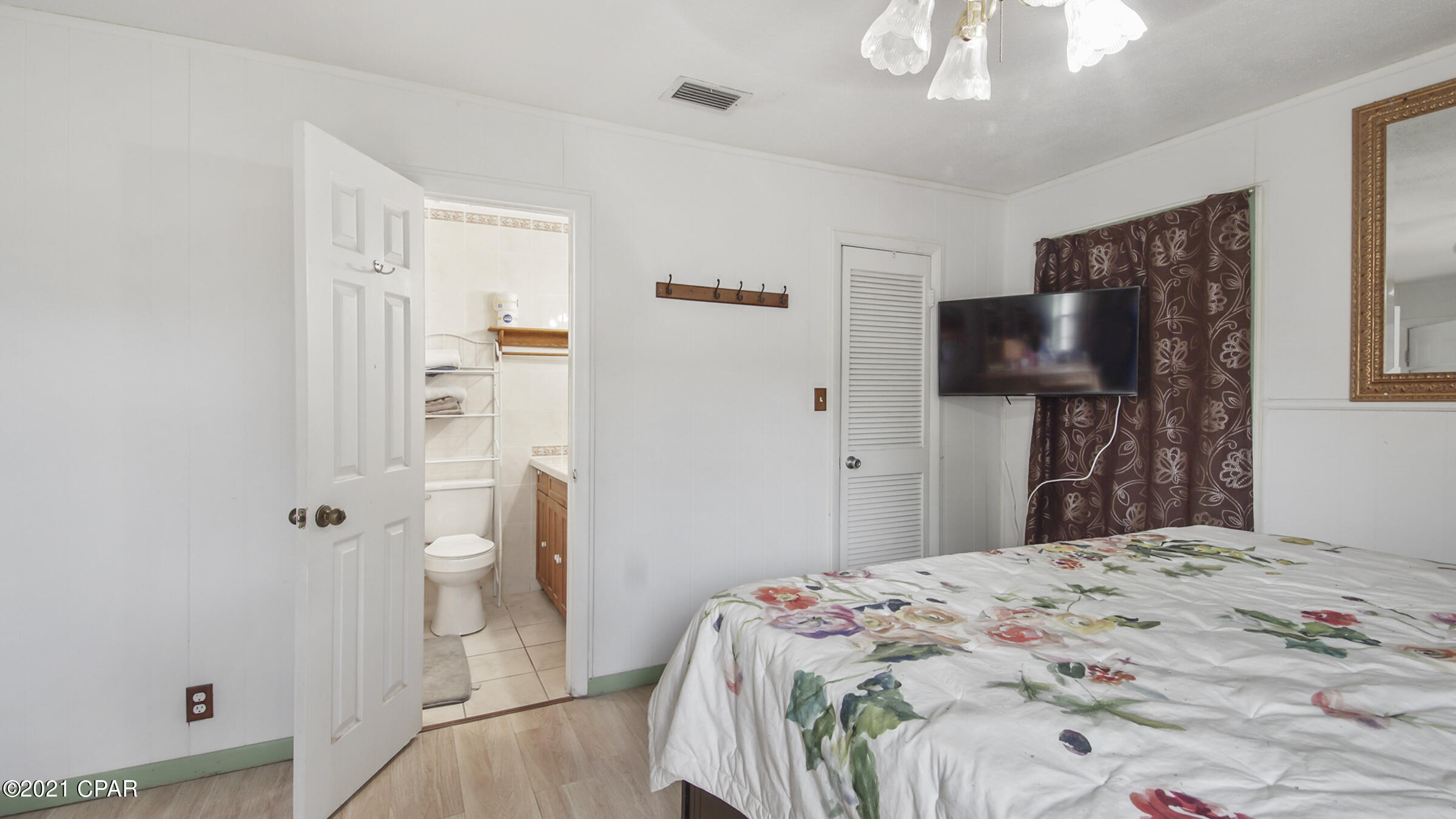 Hutchison's 1st To Bahama Bch - Residential