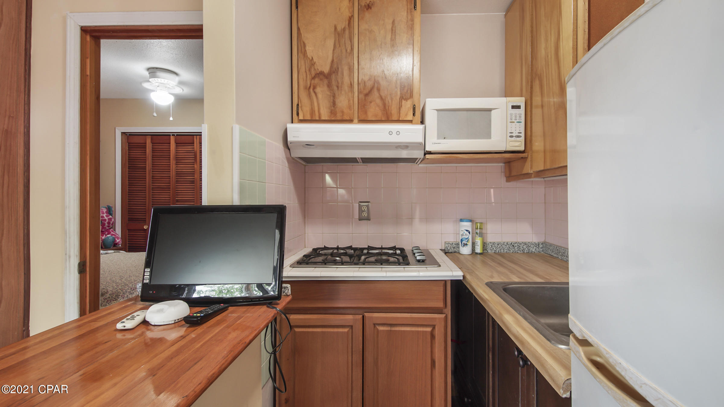 Hutchison's 1st To Bahama Bch - Residential