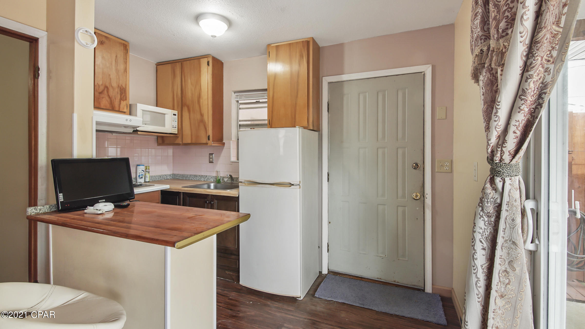 Hutchison's 1st To Bahama Bch - Residential