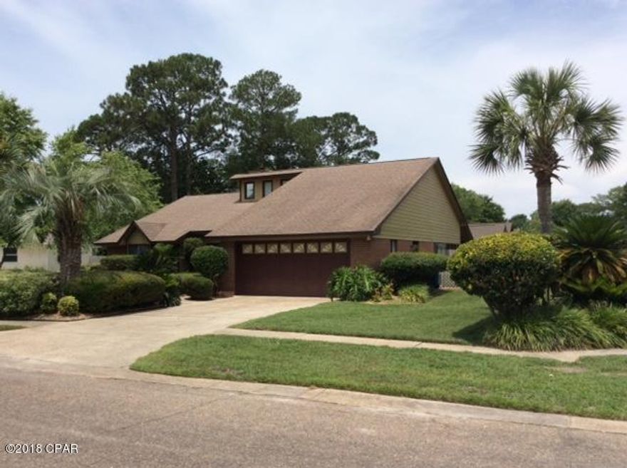 Motivated Seller!!!  Location! Location! Great 3 bedroom, 2 bath home on quiet street in Forest Park. The living room, with soaring cathedral ceilings, has a fireplace and built-ins with lots of natural light. Two bedrooms are at the front of the house and the Master bedroom overlooks a beautiful backyard filled with orange and lemon trees. The kitchen has a sunny breakfast room that opens out onto a screen porch. A large covered porch runs across the back of the house. Make an appointment to see this one today! Wonderful neighborhood with great neighbors!