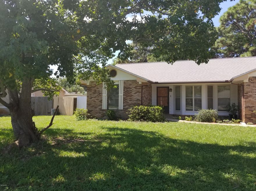 3bd 2ba Move in Ready!!

No that damage from the Hurricane Michael. Split floor plan. Great  rental!! New roof ,carpeting,, New paint outside and inside,  Tile in the living room, dining and kitchen area. Newly refinished cabinets.  Air condition system was replaced  in 2015.  City sewer system was tapped on the city in 2005.  Large  yard.

Located near to the militarty base. 

5,000.00 Appliance  allowance.