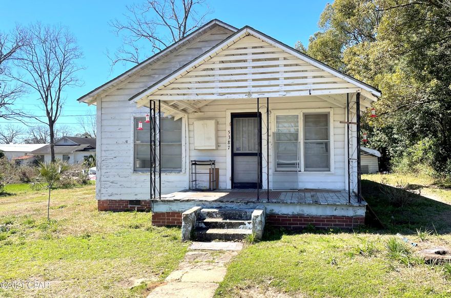 **Entered for Comp purposes only** Great Investment Opportunity with this 2 bedroom, 1 bath home located inside the Graceville city limits. With some TLC this home could make a great income producing property! Property is located just off Hwy 2 on 3 city lots.