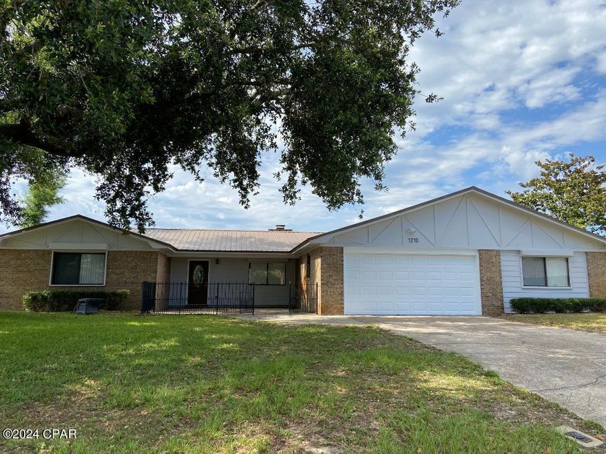 Large updated home w/ 4 bedrooms & 3 full bathrooms. Stainless appliances, granite counters, dining room, large family room w/ wood burning fireplace, hardwood floors, bonus room. 2-car garage, shed, . No pets.
House is currently occupied. please call for appointment. House will be available July 30.