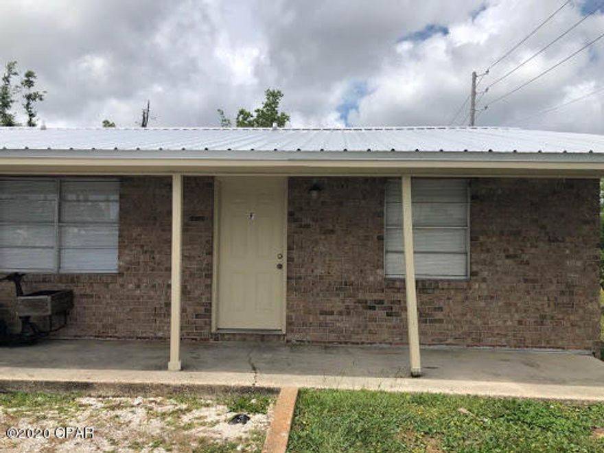 1 bed/1 bath apartment. End unit. Yard Care and Garbage included.