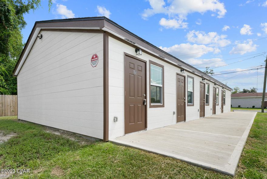 Efficiency studio, water included in rent. Tenant pays their own electric and internet. UNIT 101 AVAILABLE FOR RENT.

All units are identical, each has a kitchenette with fridge, electric burner and sink.

UNIT 101: ONE ASSIGNED PARKING comes with this unit.  - Rent $950

*Measurements are approximate, please verify.