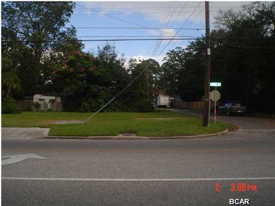 Three lots just north of downtown on Jenks ave and just south of 15th St. The 3 lots have 69' on Jenks and 80' on 13th St. Zoned MU-3 Click on picture to view plat map. Lot 28 the adjacent lot to the north is also available at 20K. Owner will sell both parcels together for 45K, will not sell separate.