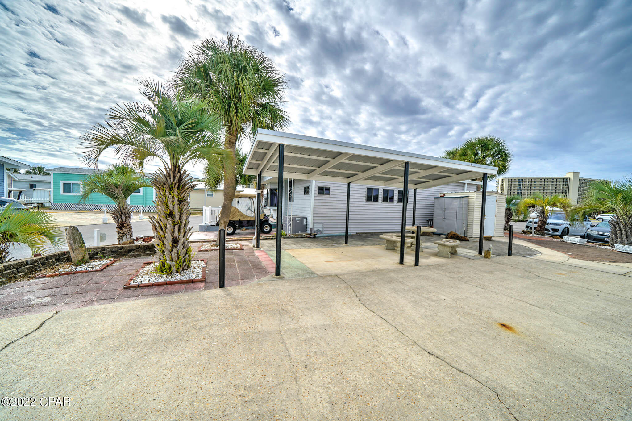 Venture Out Travel Trail - Land