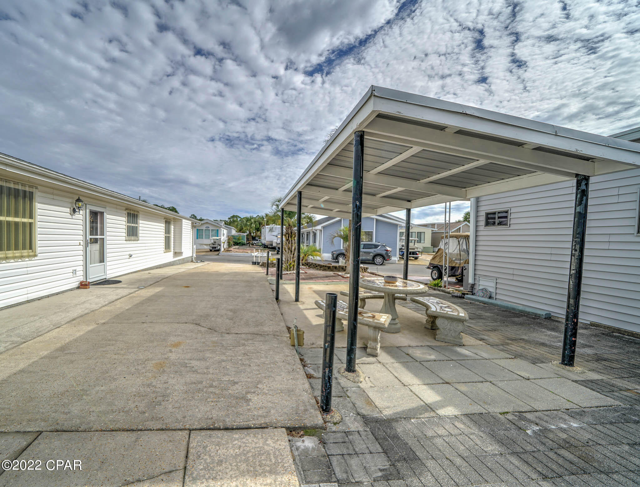 Venture Out Travel Trail - Land