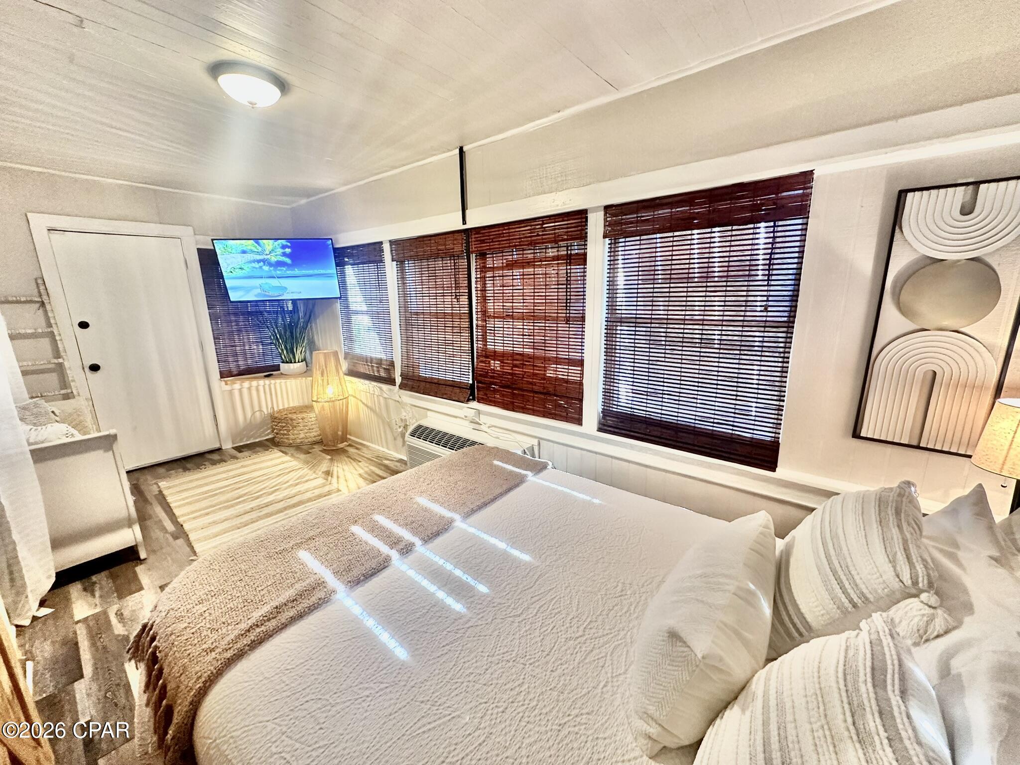 Laguna Beach Estates 6th Add - Residential