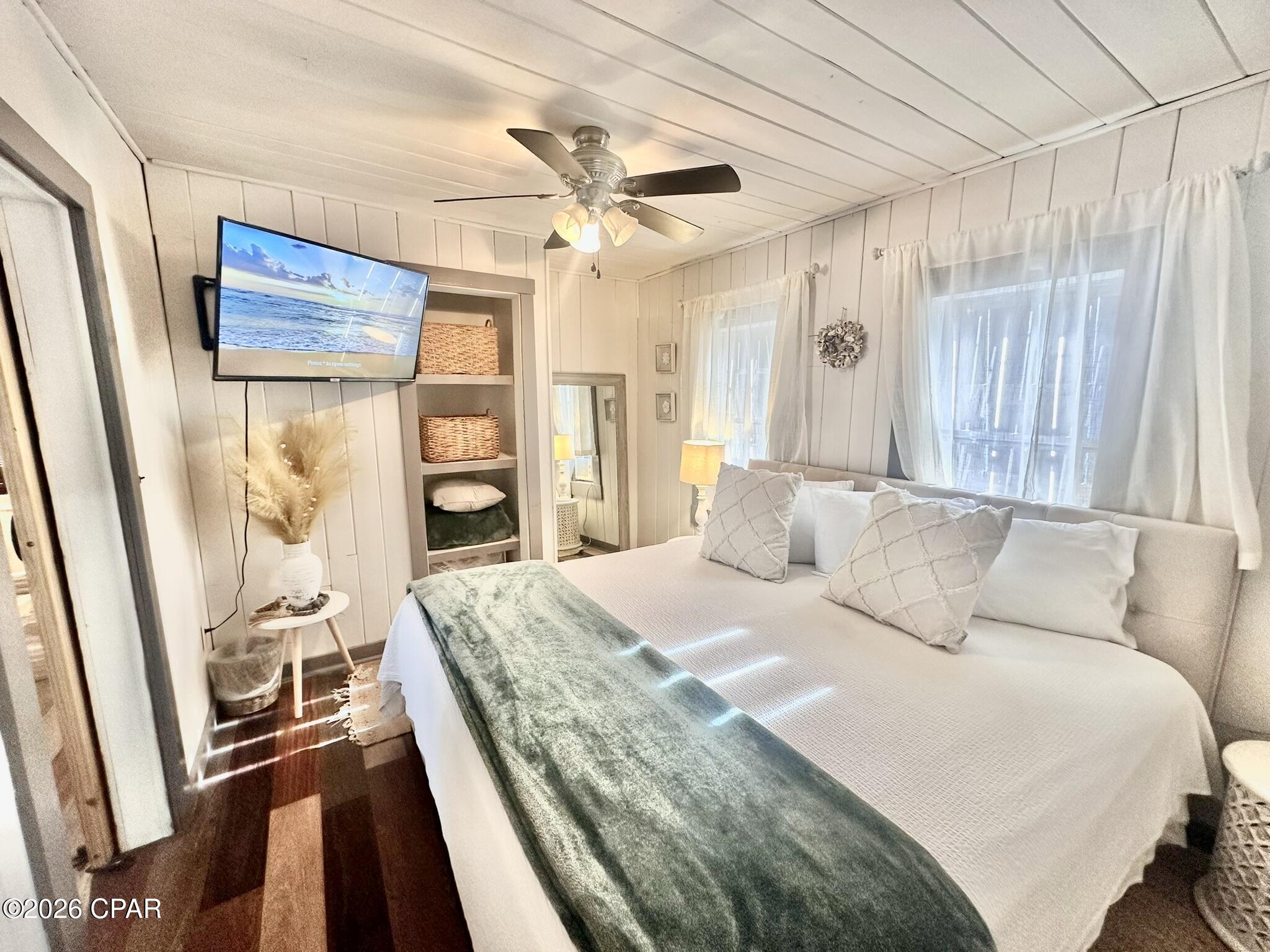 Laguna Beach Estates 6th Add - Residential